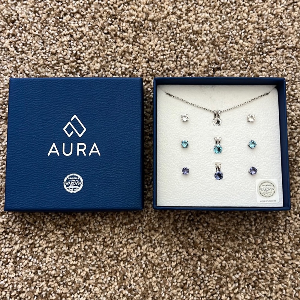 Aura Swarovski necklace and earring set
